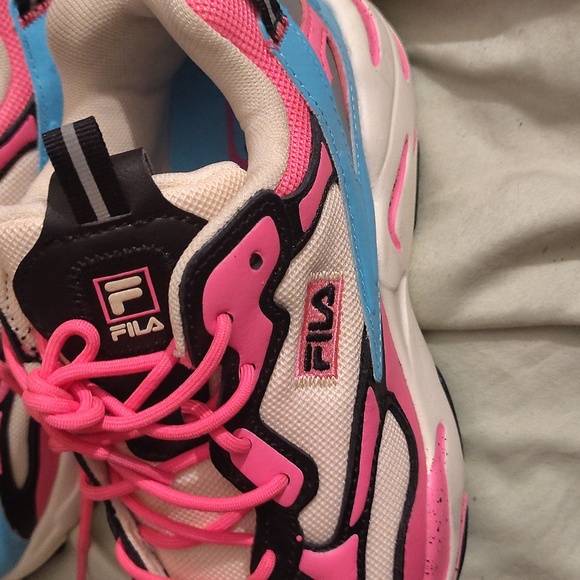 Fila - Picture 3 of 5